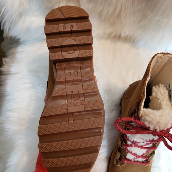 NWT Sorel pheonix shearling boots red laces - Picture 6 of 6